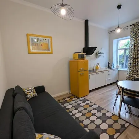 Apartament Central Cu Curte Privata *