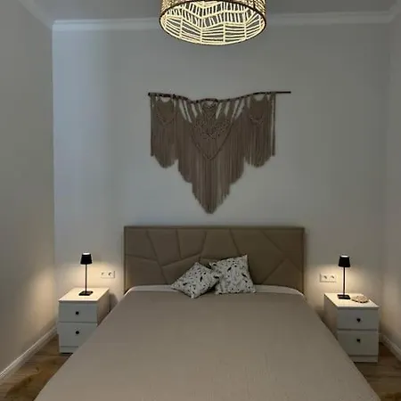 Apartament Central Cu Curte Privata * Chisinau