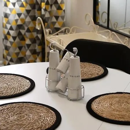 Apartament Central Cu Curte Privata