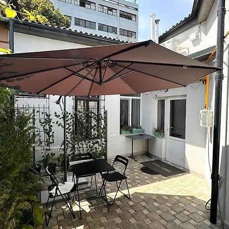 Apartment Apartament Central Cu Curte Privata